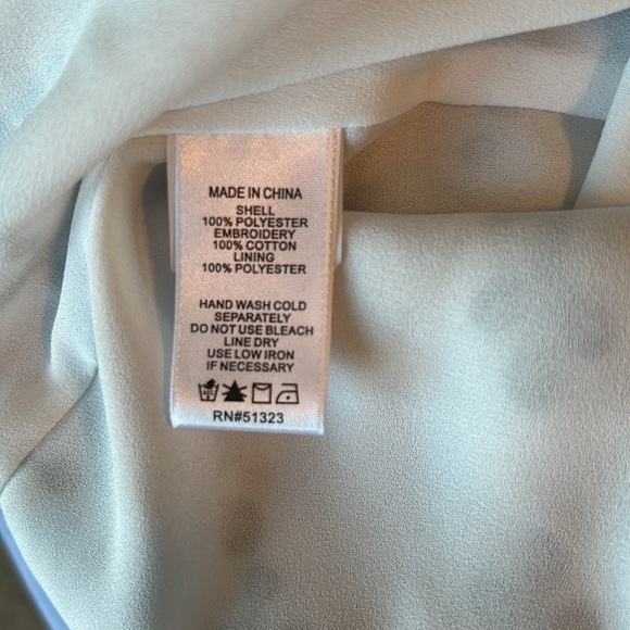 Cece sleeveless, embroidered shirt size L - Picture 6 of 6